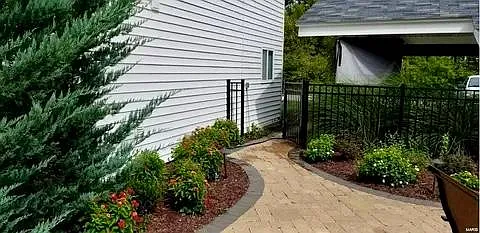 433 Briarhill Ct — Photo 17