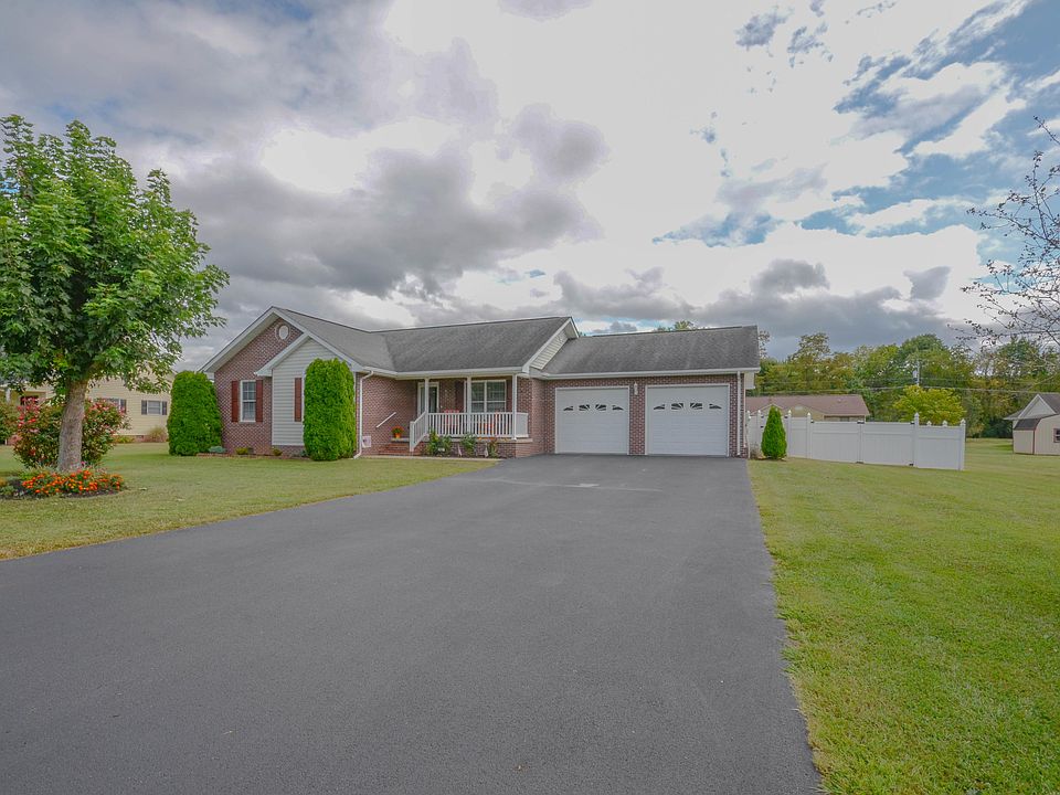 1st image of 140 Camelot Ct