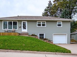 1414 21st St, Bettendorf, IA