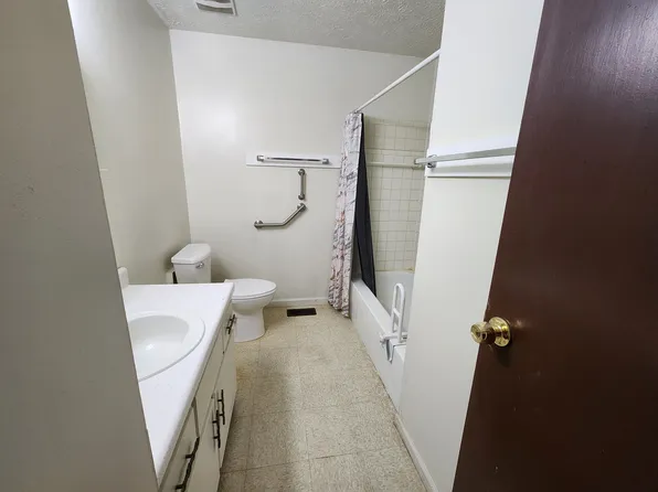 1414 Candlelite Dr, Greenfield, IN 46140