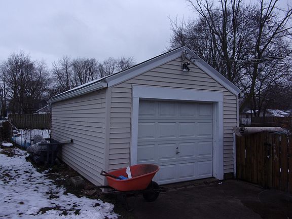 3rd image of 310 S Saint Joseph St