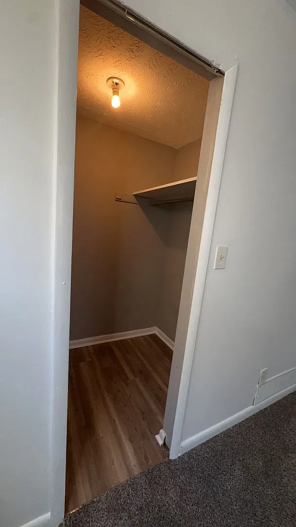 1728 Chester Rd Apartments — Photo 4