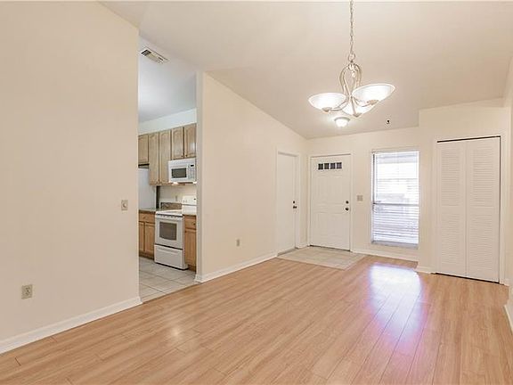 4th image of 1107 Alicante Ave