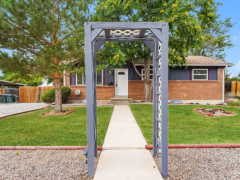 11339 Irma Dr — Photo 2