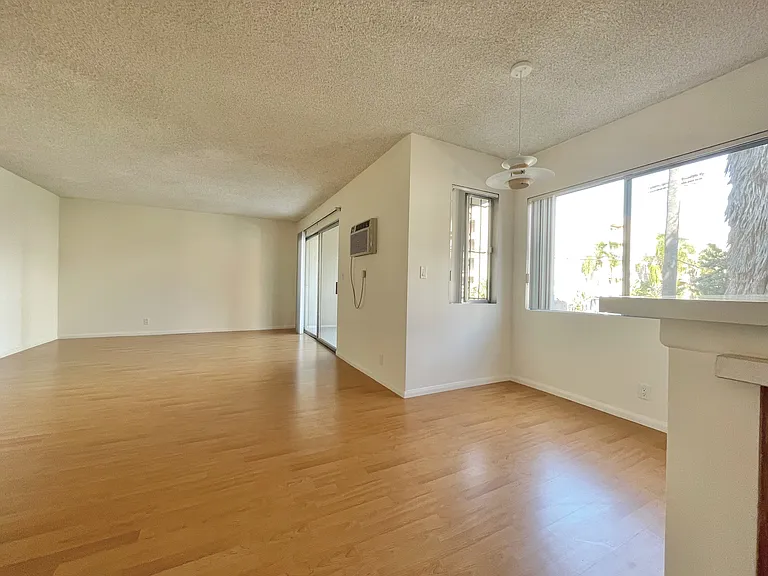 4254 W 5th St #1 — Photo 6