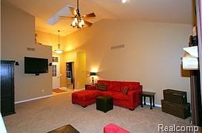 4th image of 924 Edgewood Dr