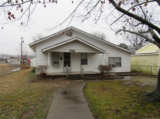 705 N Oak St, Checotah, OK 74426
