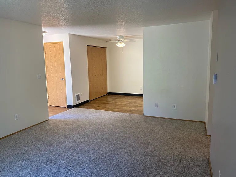 The Heights Apartments — Photo 32