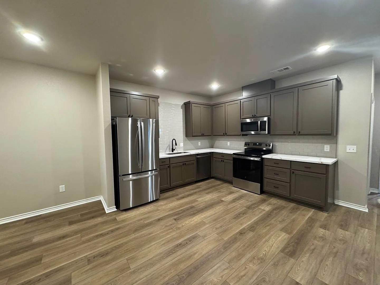 Brand New Apartments!! 2 Bedroom 2 Bath! — Photo 1