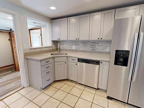 4th image of 709 3rd St E