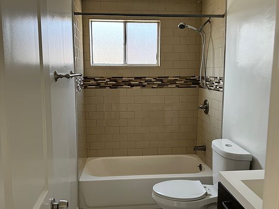 3rd image of 419 W Lohart Ave #5