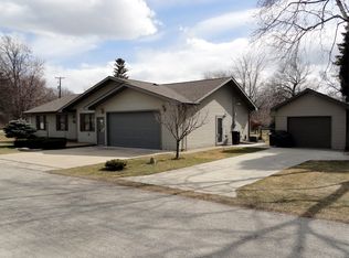 45 Pine Ridge Dr, Bay City, MI 48706