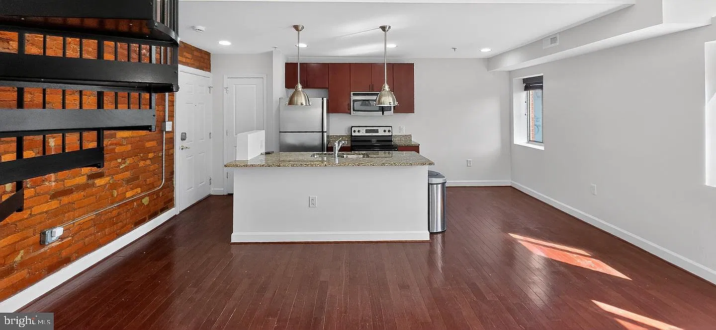 1 bed, 1.0 bath, 720 sqft, $2,950 — Photo 1