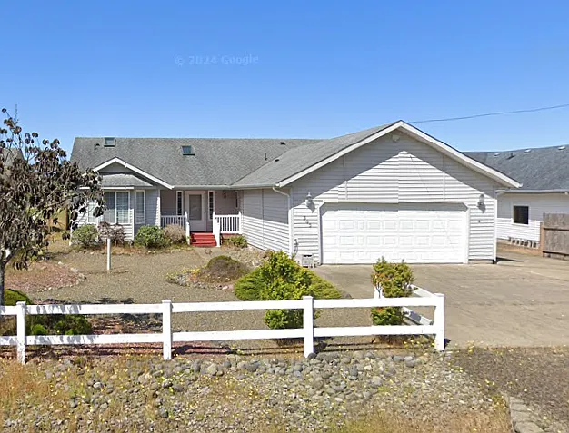 365 Octopus Ave NE — Photo 1