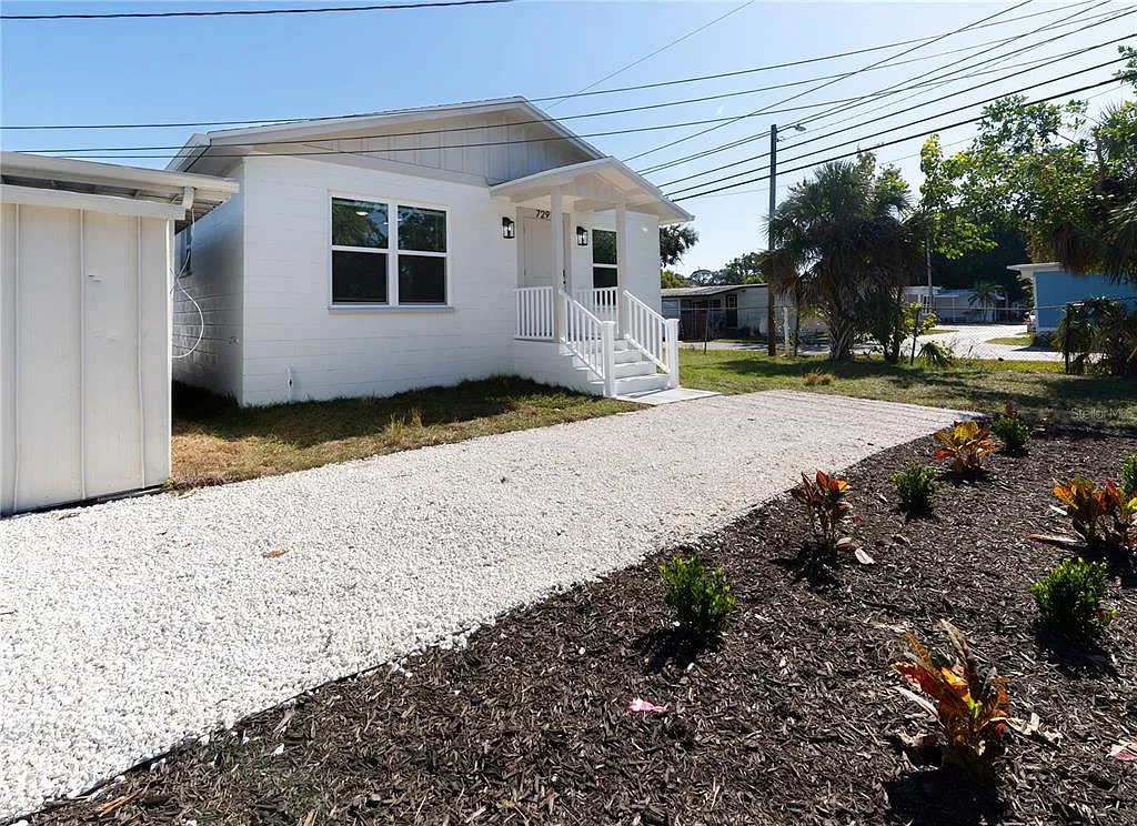 2 bed, 2.0 bath, 728 sqft, $1,975 — Photo 3