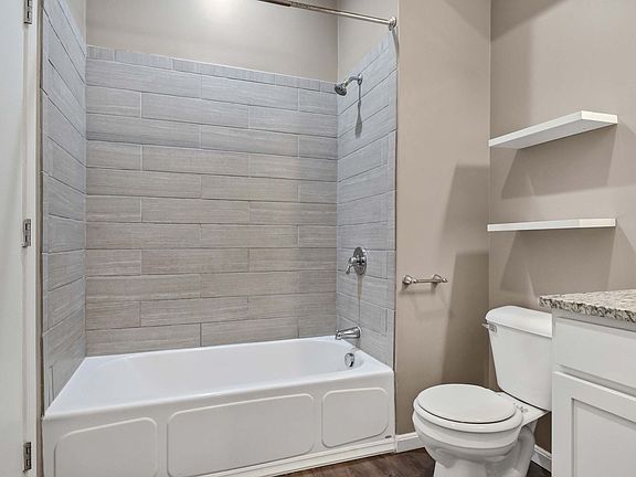 4th image of 2097 Columbus Rd #9