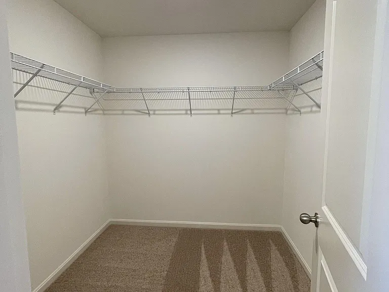 8102 Gateway Run Rd — Photo 6
