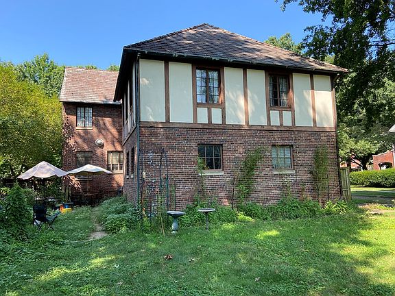 3rd image of 1832 Franklin Blvd