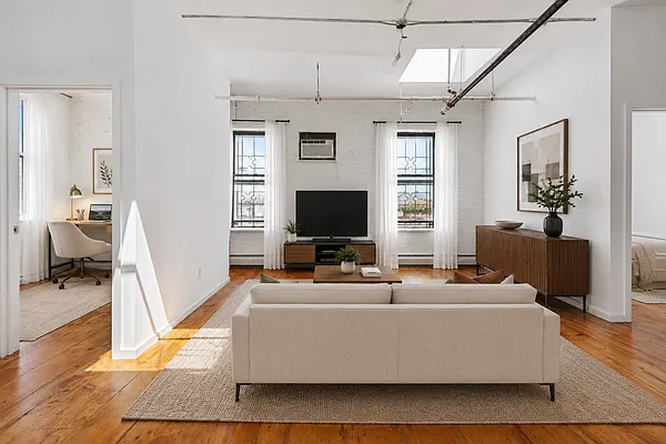 Living room, photo 1