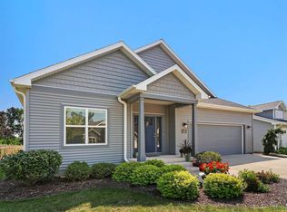 210 Summerhaven Ln, Lake Geneva, WI 53147