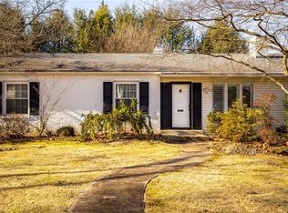 9 Cedarwood Rd, Wyomissing, PA 19610