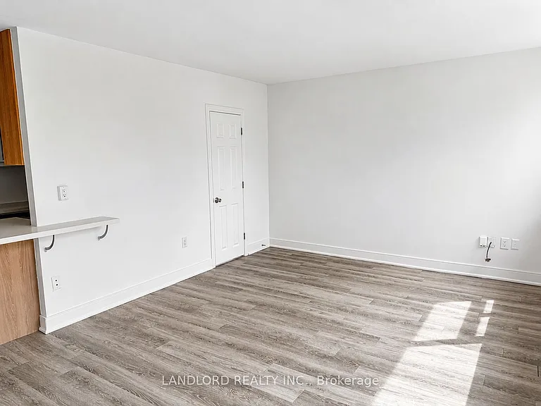 140 Springhurst Ave #31 — Photo 3