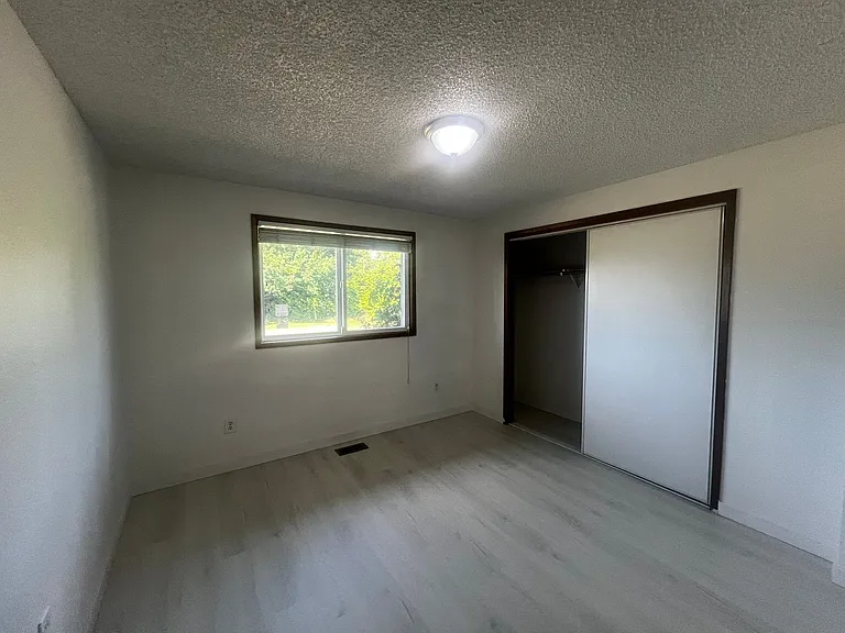 Adorable 2 Bedroom in Lynden! — Photo 11