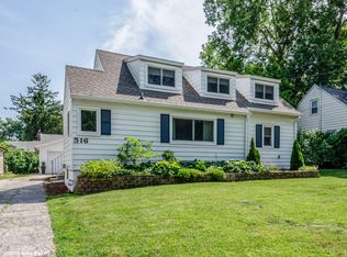 516 Valhigh Rd, West Des Moines, IA 50265