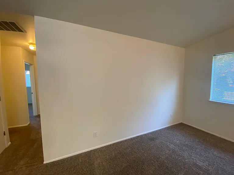 2124 NE Linnea Dr — Photo 10