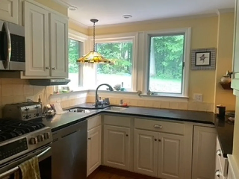 3 bed, 2.5 bath, 2362 sqft, $3,750 — Photo 3