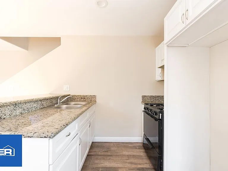 2722 E Cincinnati St — Photo 3