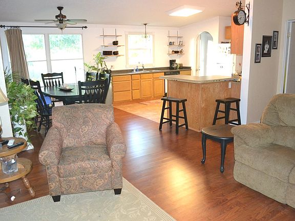 Living towards Kitchen
