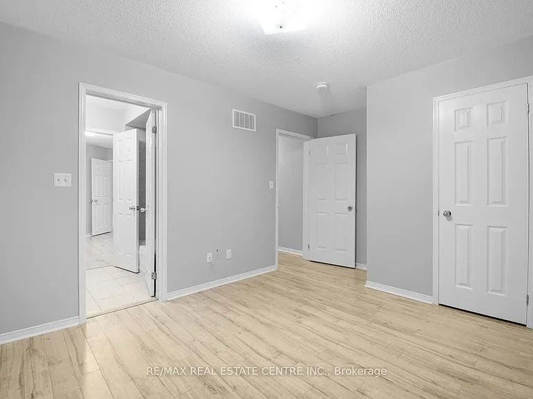 112 Commodore Dr — Photo 33