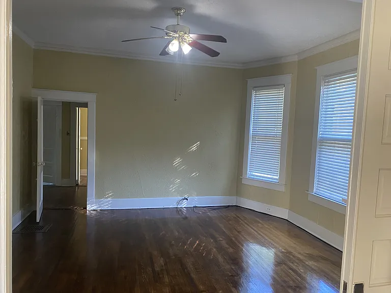 142 N Tucker St — Photo 6