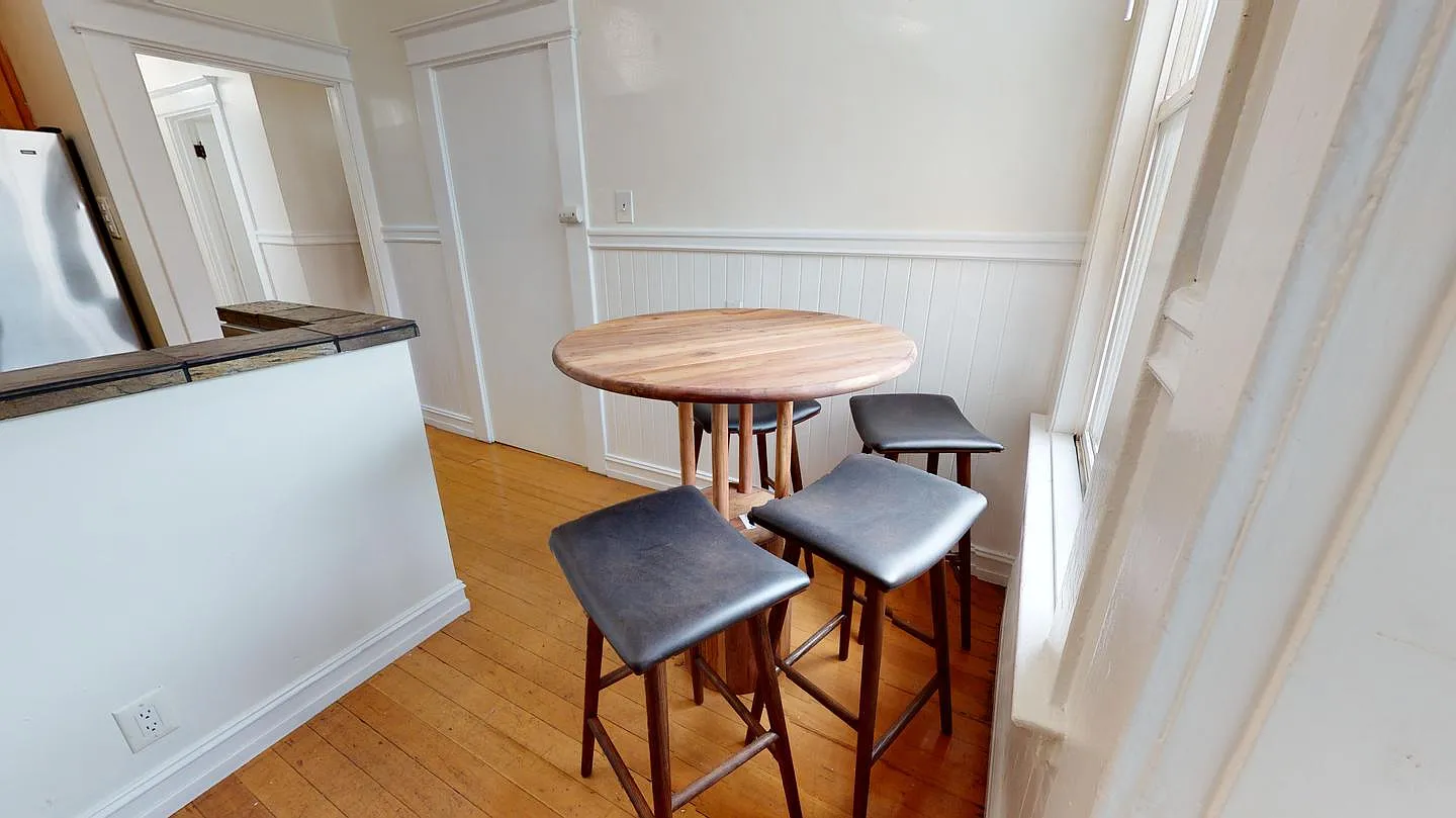 52 Langton St — Photo 2