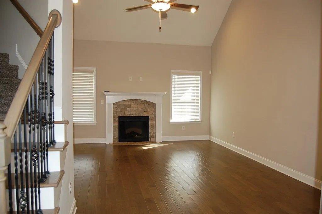 3 bed, 2.5 bath, 1610 sqft, $2,300 — Photo 2