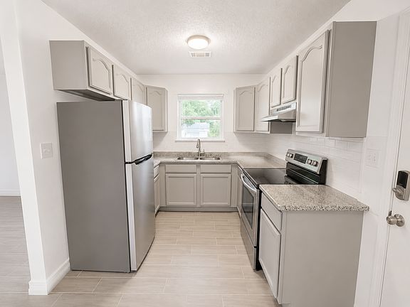 4th image of 705 Vendee Ln
