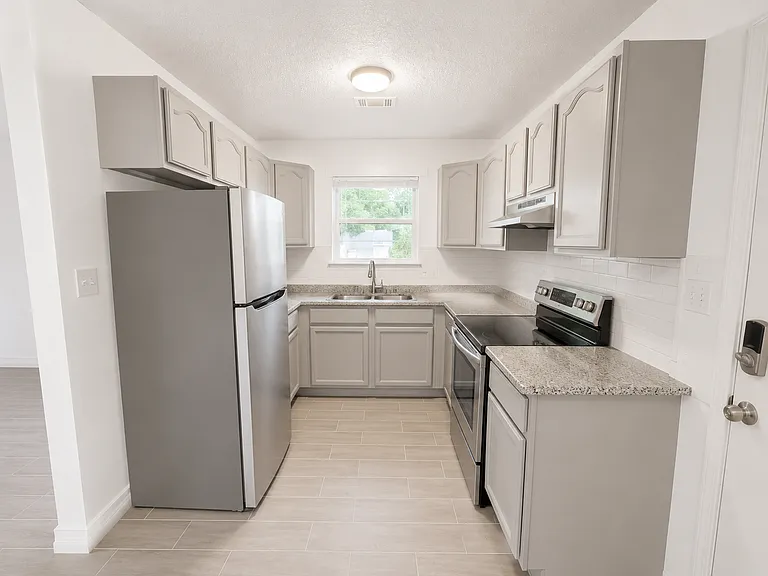 705 Vendee Ln — Photo 4