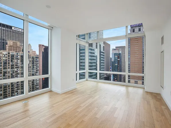 247 W 46th St APT 3605, New York, NY 10036