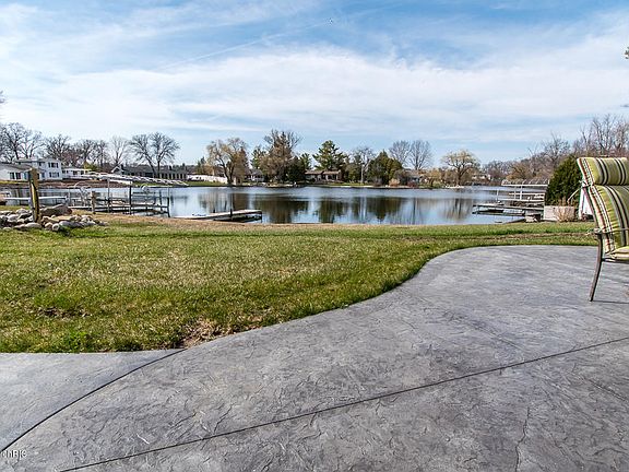 3rd image of 18 Bayshore Dr
