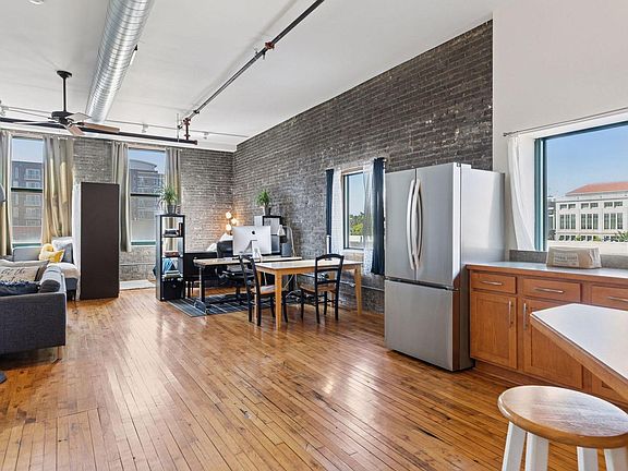 5th image of 523 Jackson St APT 302