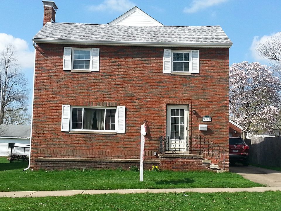 1st image of 452 E 6th St