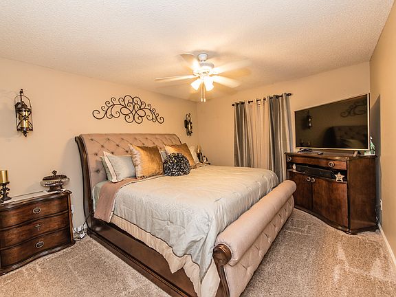 4th image of 135 Gena Marie Dr