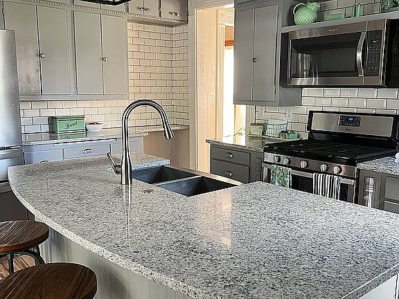 4th image of 1004 W Spencer Ave