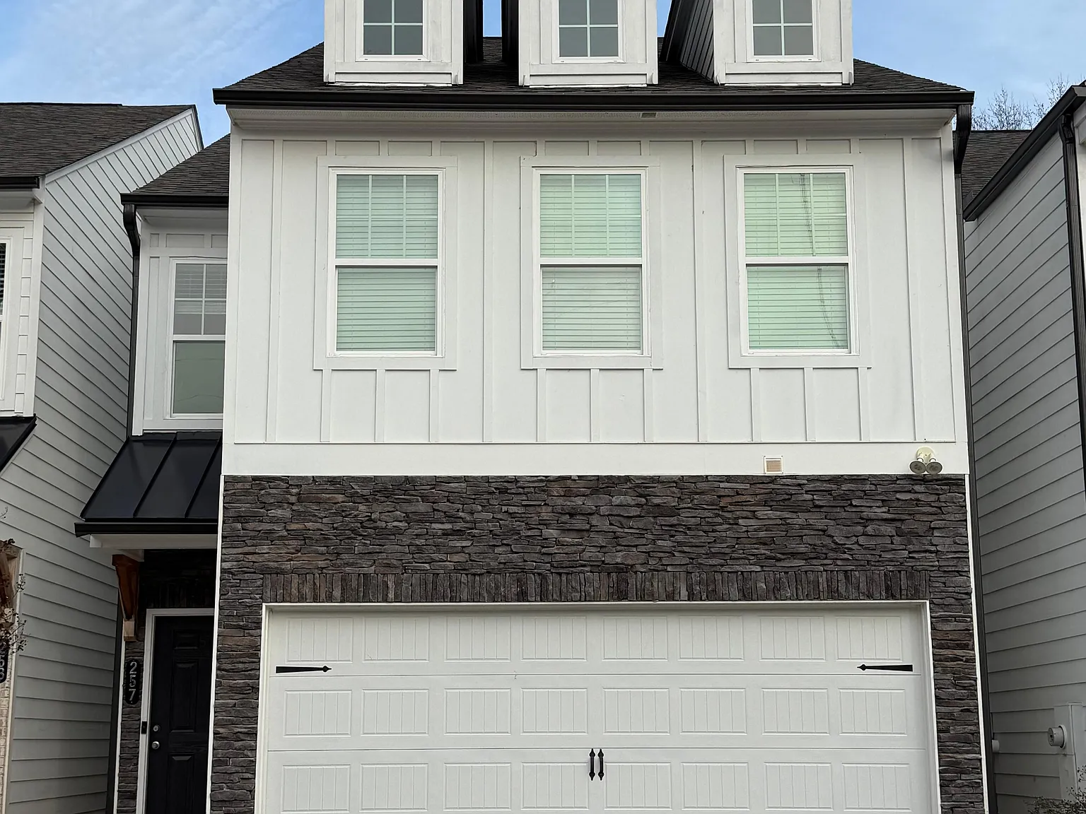3 bed, 2.5 bath, 1776 sqft, $2,300 — Photo 2