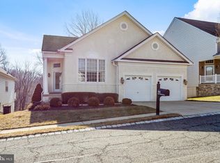 64 S Valentine Dr, Garnet Valley, PA 19060