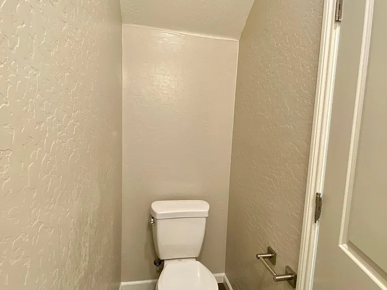 1102 Royalty Way W — Photo 11