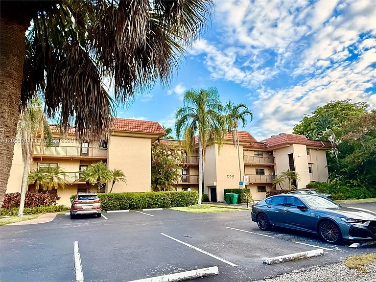 200 Jacaranda Country Club Dr #4B — Photo 15