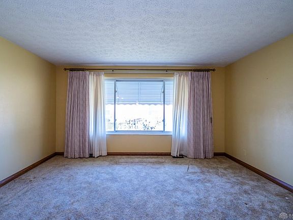 2nd image of 1814 Parkview Dr