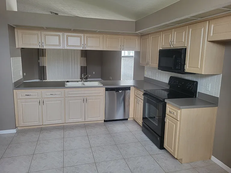 7916 Floradora Dr — Photo 3